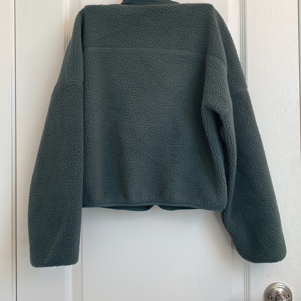 Green button up jacket - Picture 5 of 8
